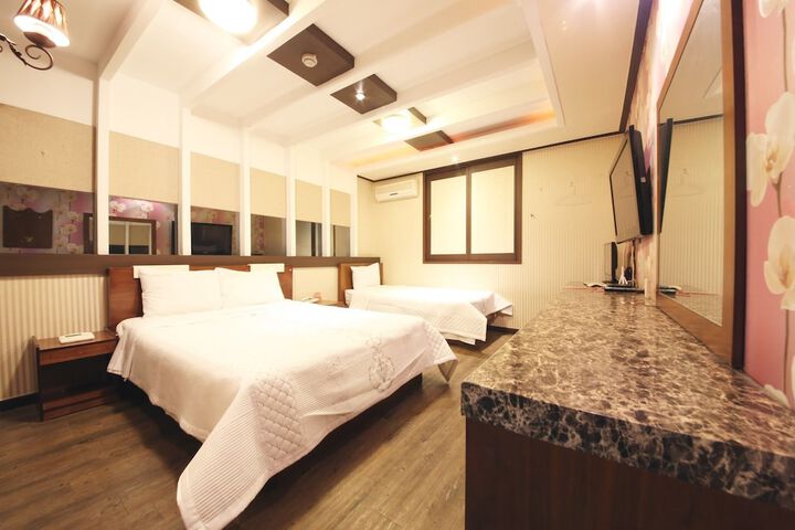 Room 6 of 35