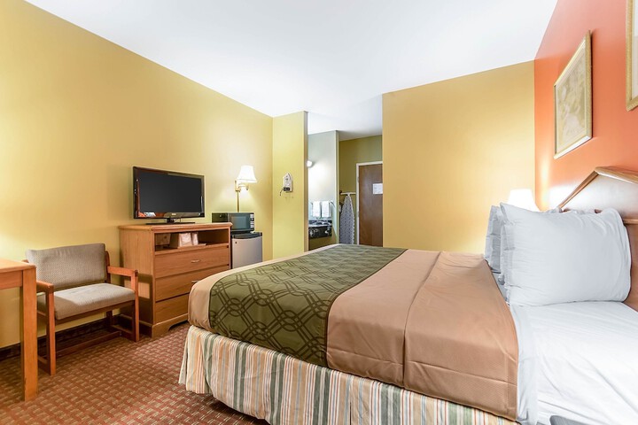 1 King Bed (5 of 22)
