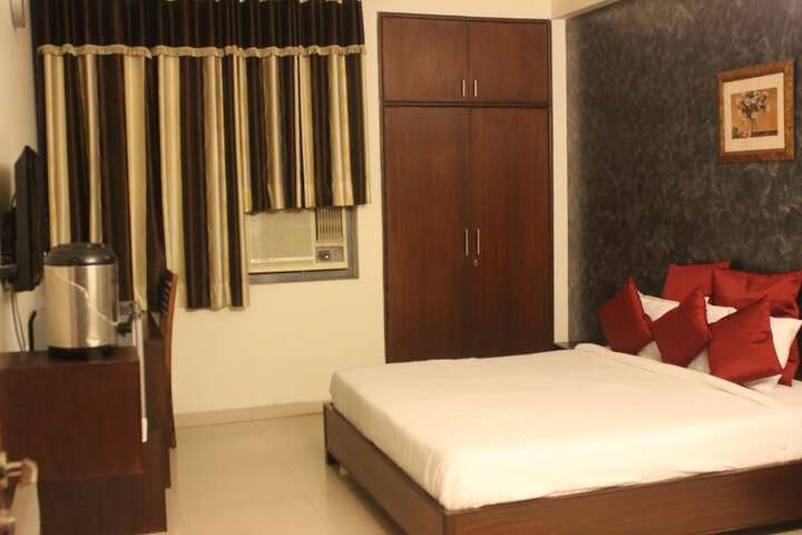 Room 3 of 17