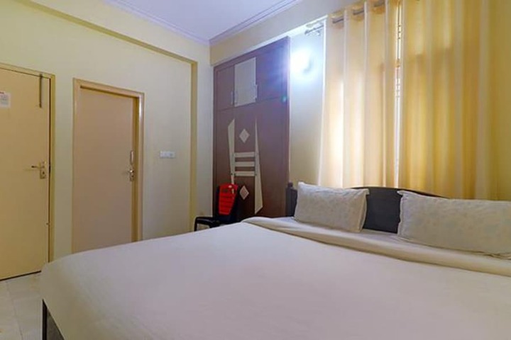 Room 8 of 14