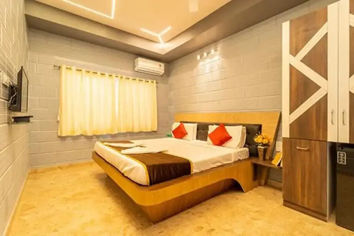 Room 5 of 18