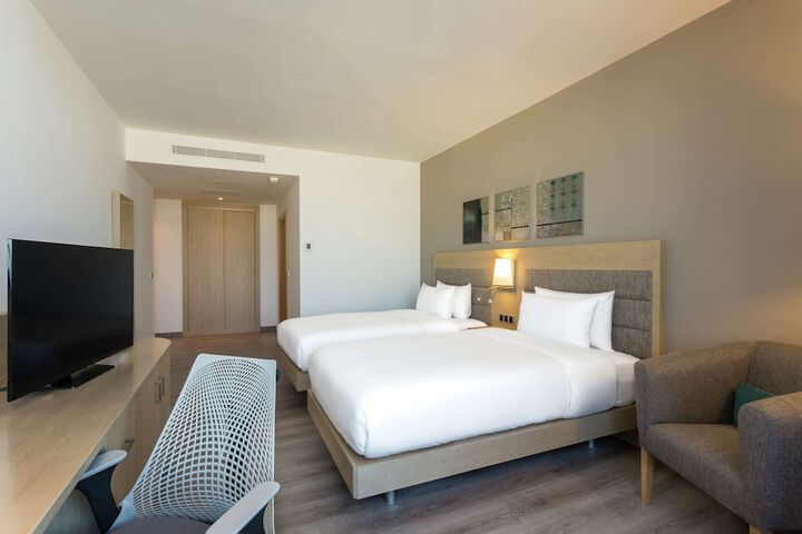 Room 17 of 46
