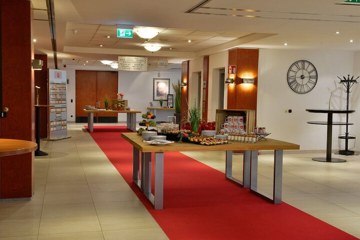Entrance & Lobby