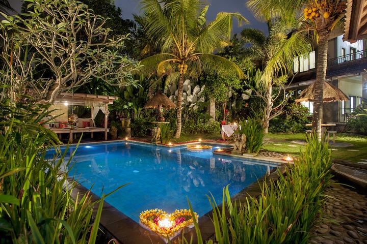 Hotel Pool