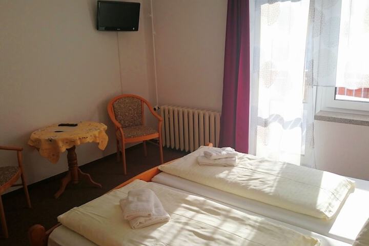 Room 6 of 36