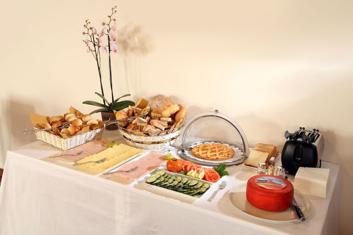 Breakfast/Coffee Service 27 of 37