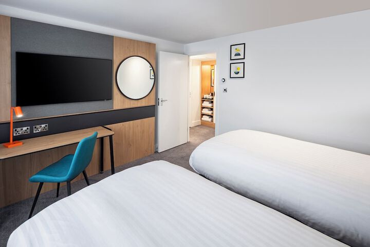 Room 25 of 123