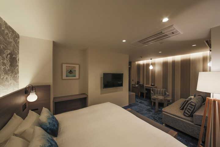 Room 6 of 33
