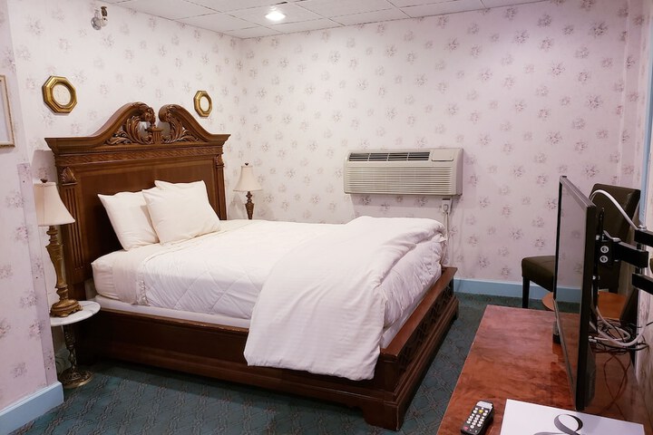 Room 13 of 206