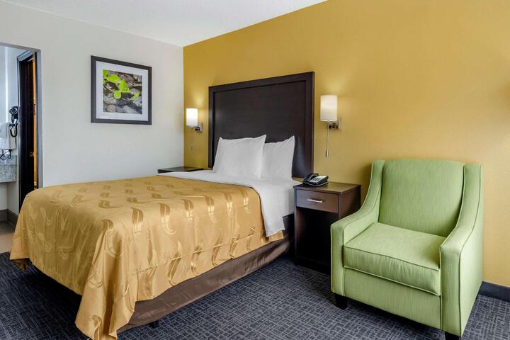 1 Queen Bed (4 of 9)