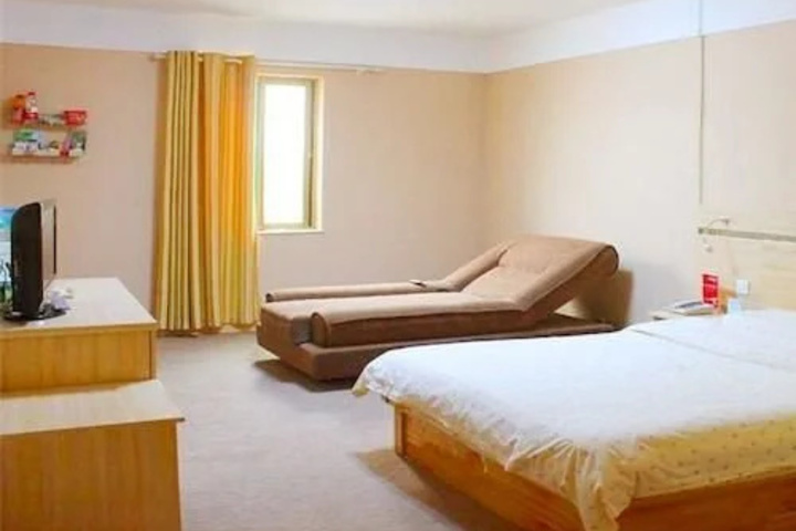Room 2 of 6