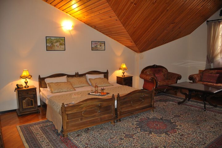 Room 8 of 31