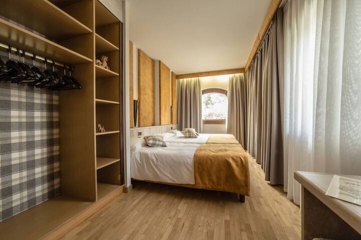 Room 9 of 34