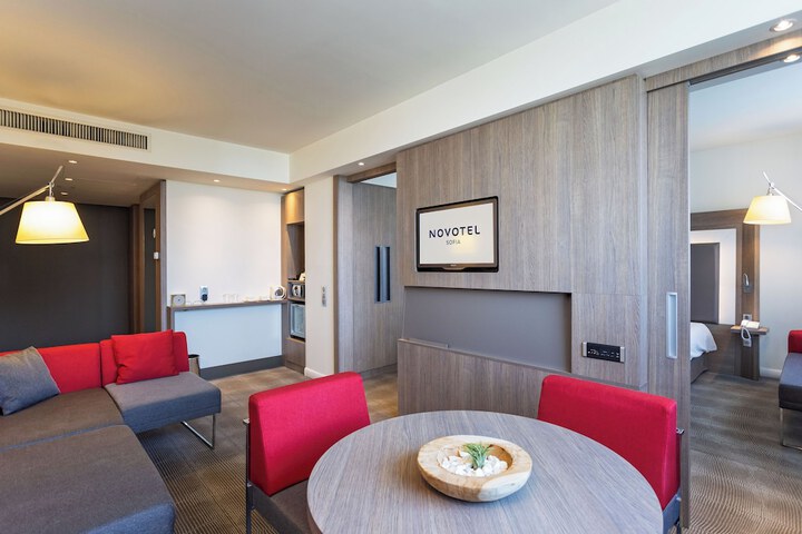Room 25 of 216