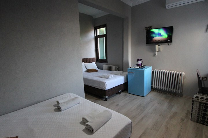 Room 33 of 91