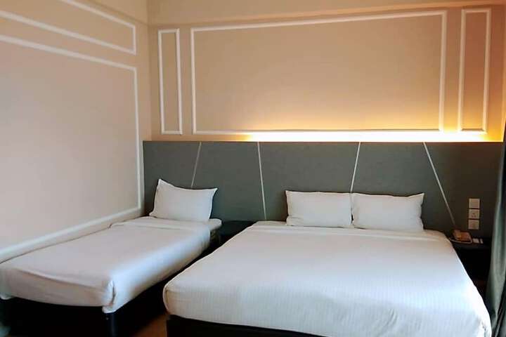 Room 10 of 51