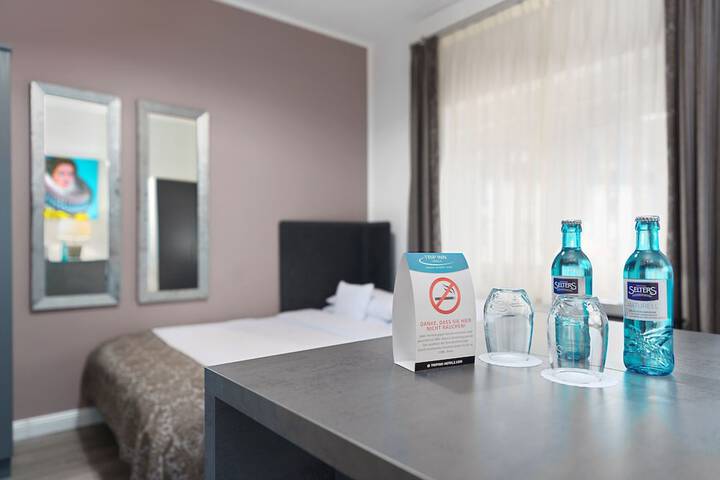 Room 10 of 29