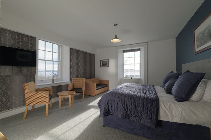 Room 6 of 17