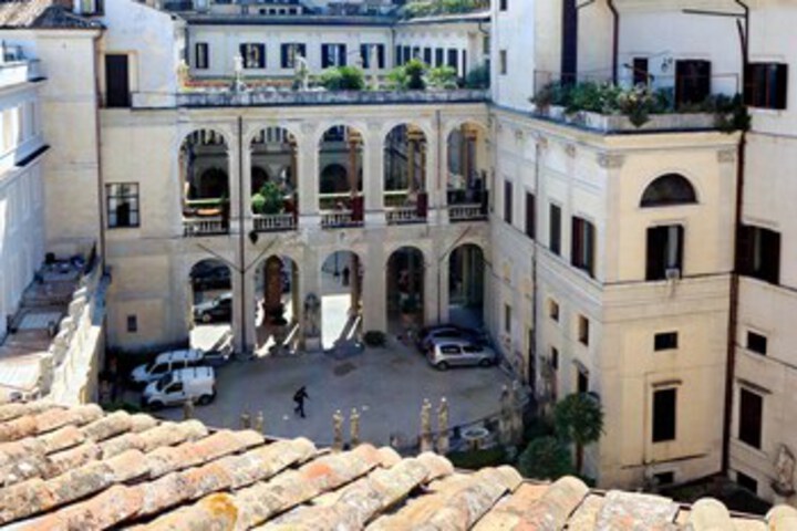Hotel Exterior 12 of 42