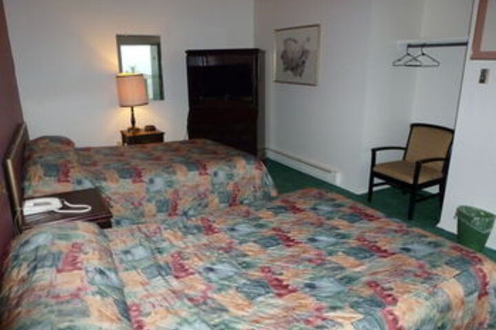 Room 11 of 18