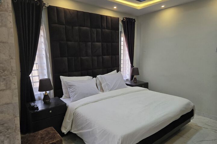 Room 28 of 32