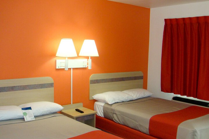Deluxe Double Bed (4 of 14)