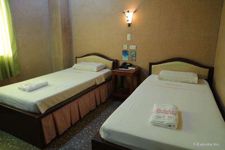 Room 6 of 27