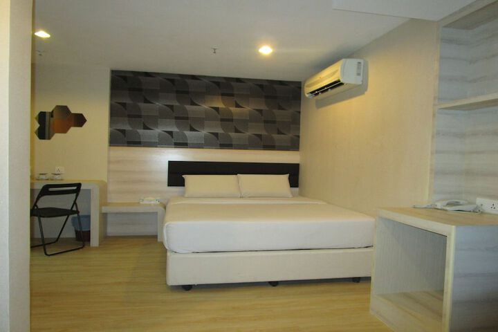 Room 4 of 36