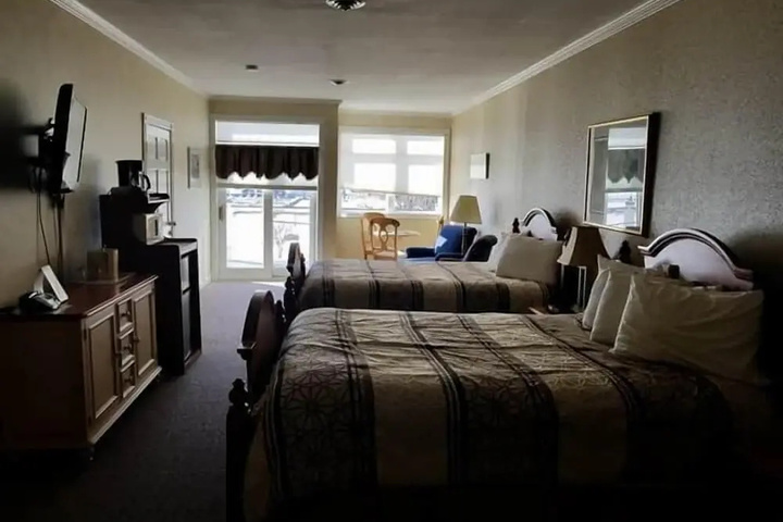 Room 2 of 12