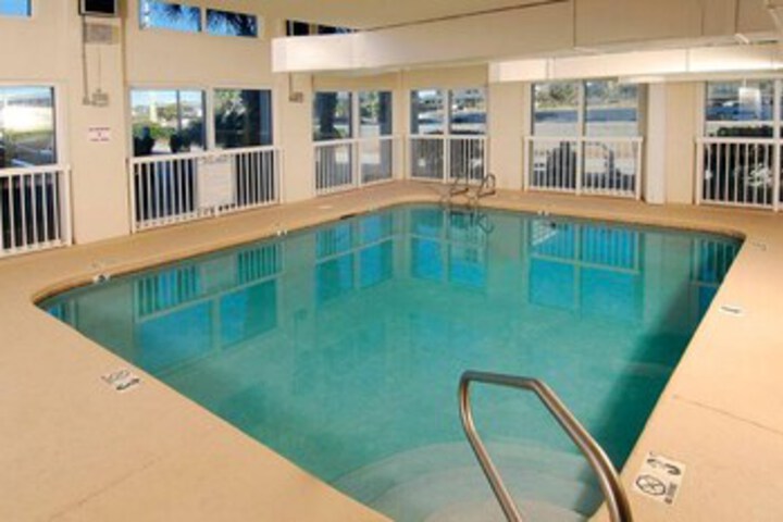 Pool 100 of 200