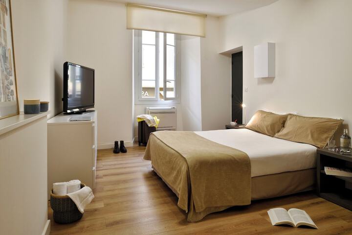 Room 35 of 114