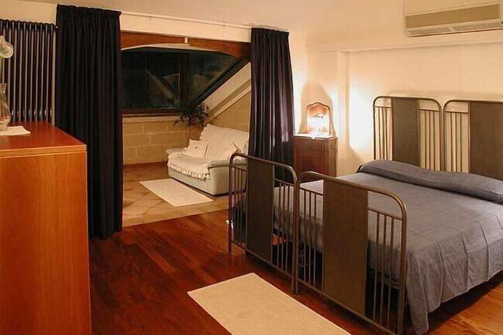 Room 14 of 143