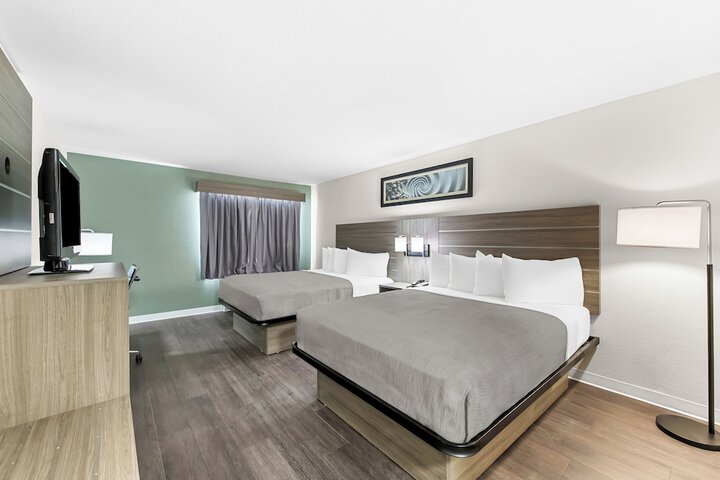 2 Queen Beds (8 of 8)