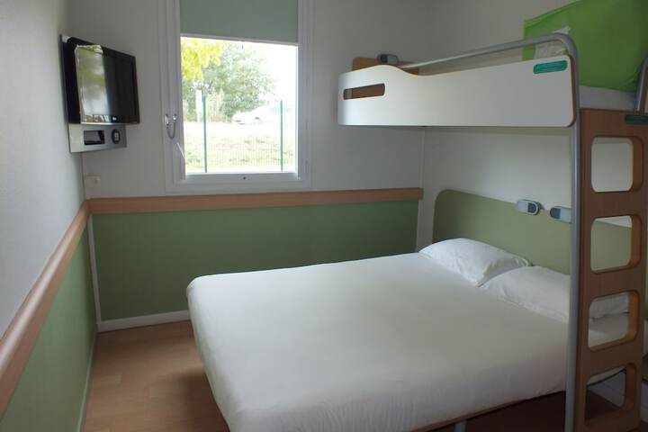 Room 4 of 27