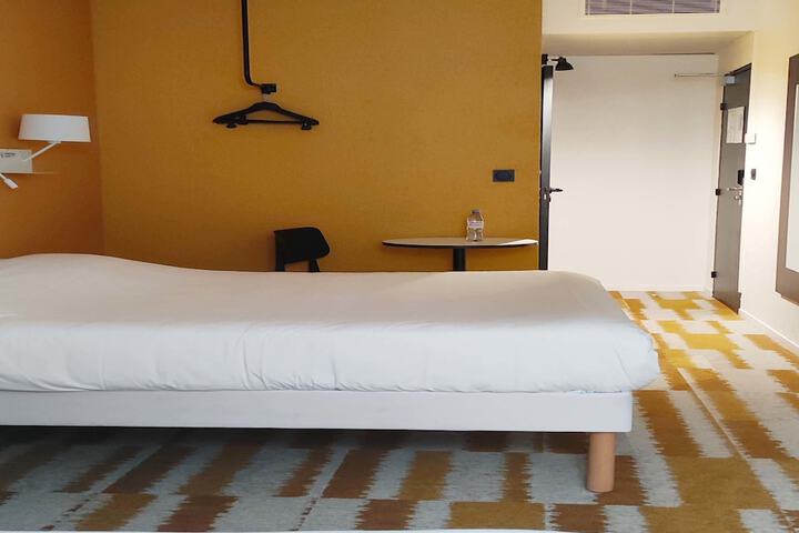 Room 10 of 36