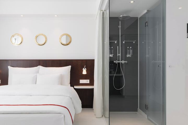 Room 42 of 113