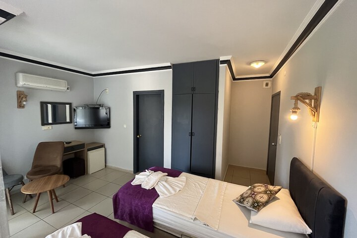 Room 11 of 42