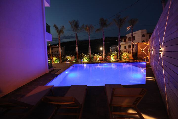 Pool 44 of 59