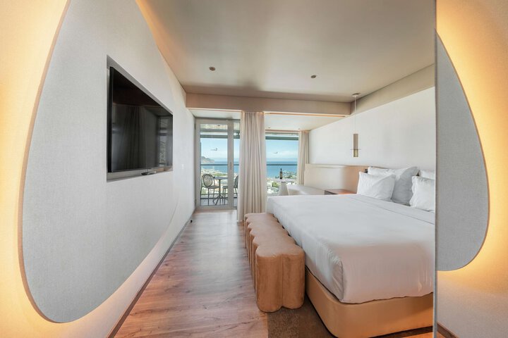 Room 4 of 99