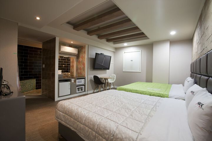 Room 26 of 77