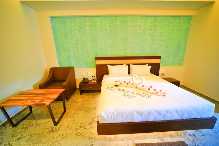 Room 4 of 10