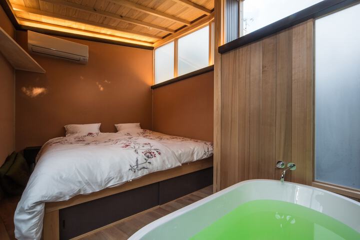 Room 5 of 28
