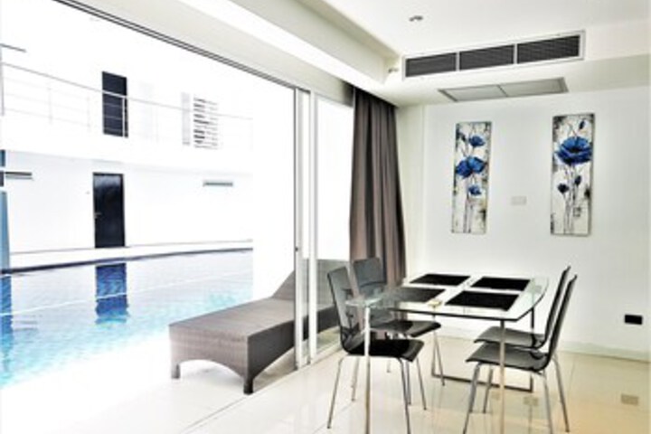 Room 6 of 19