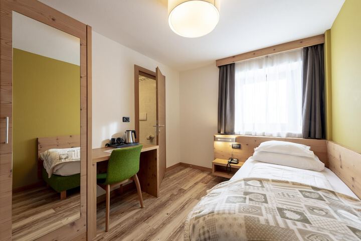 Room 6 of 49
