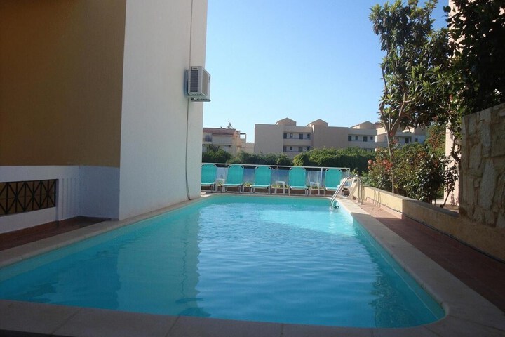 Pool 24 of 37