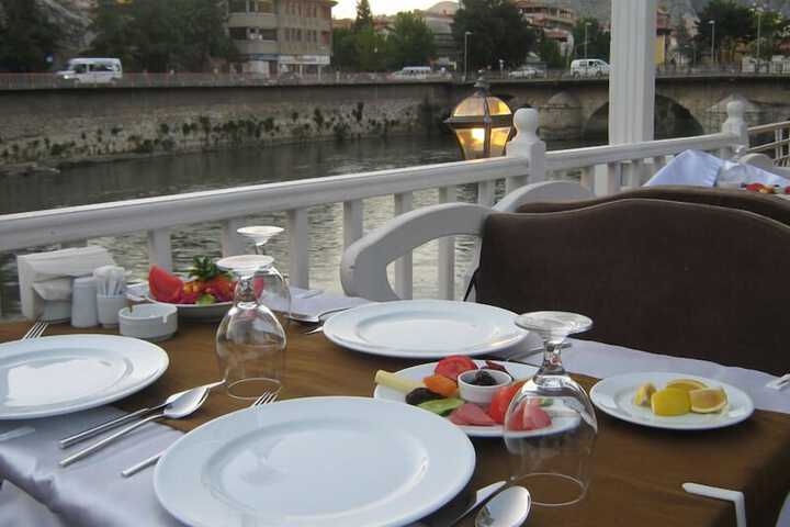 Dining 18 of 53