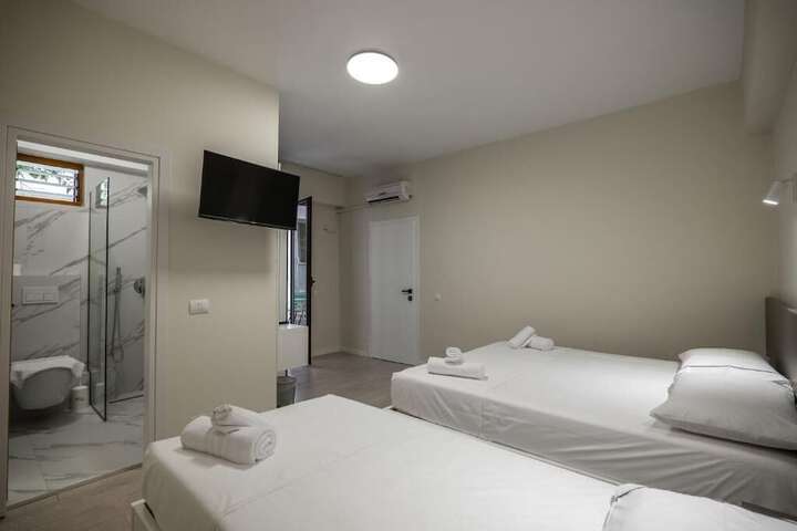 Room 3 of 44