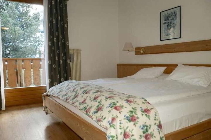 Room 3 of 10