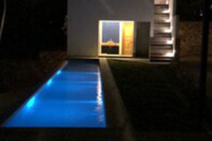 Pool 10 of 15