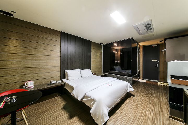Room 19 of 95